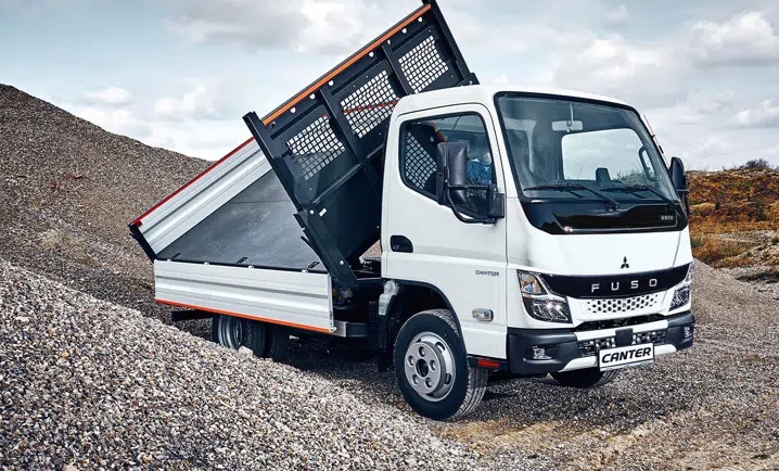 Fuso Canter 8.55t - Superstruturas de fábrica