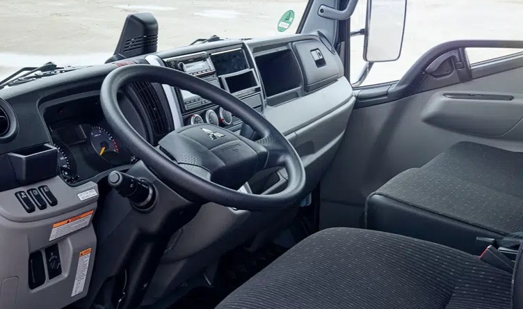 Fuso Canter 8.55t - Interior