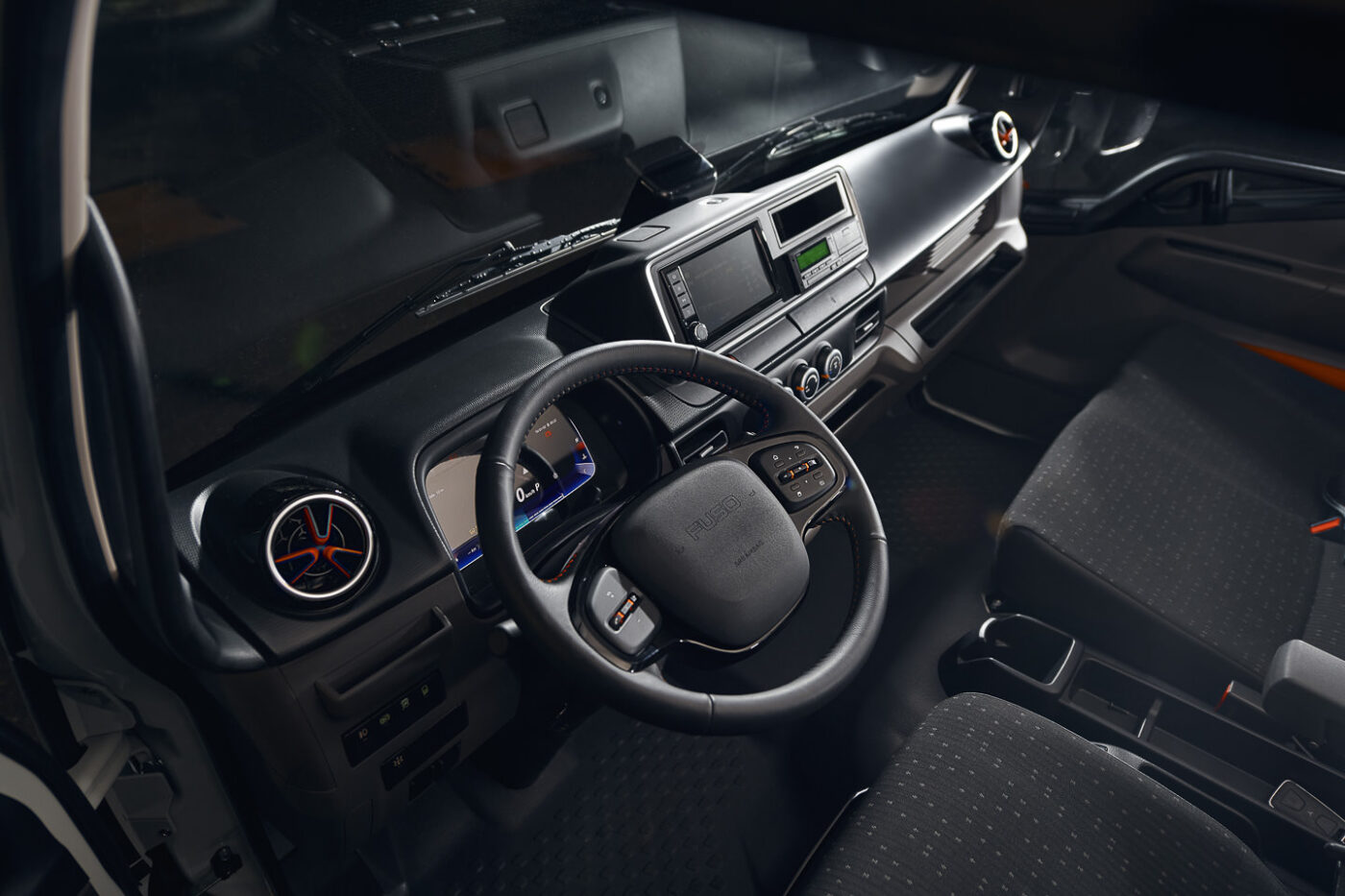 Fuso eCanter 7.49t - Interior