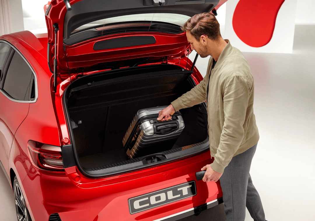 Espaço de bagageira - Mitsubishi Colt