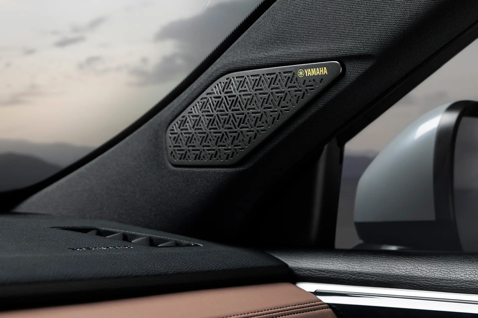 Sistema de som Yamaha Premium e Ultimate - Mitsubishi Outlander PHEV