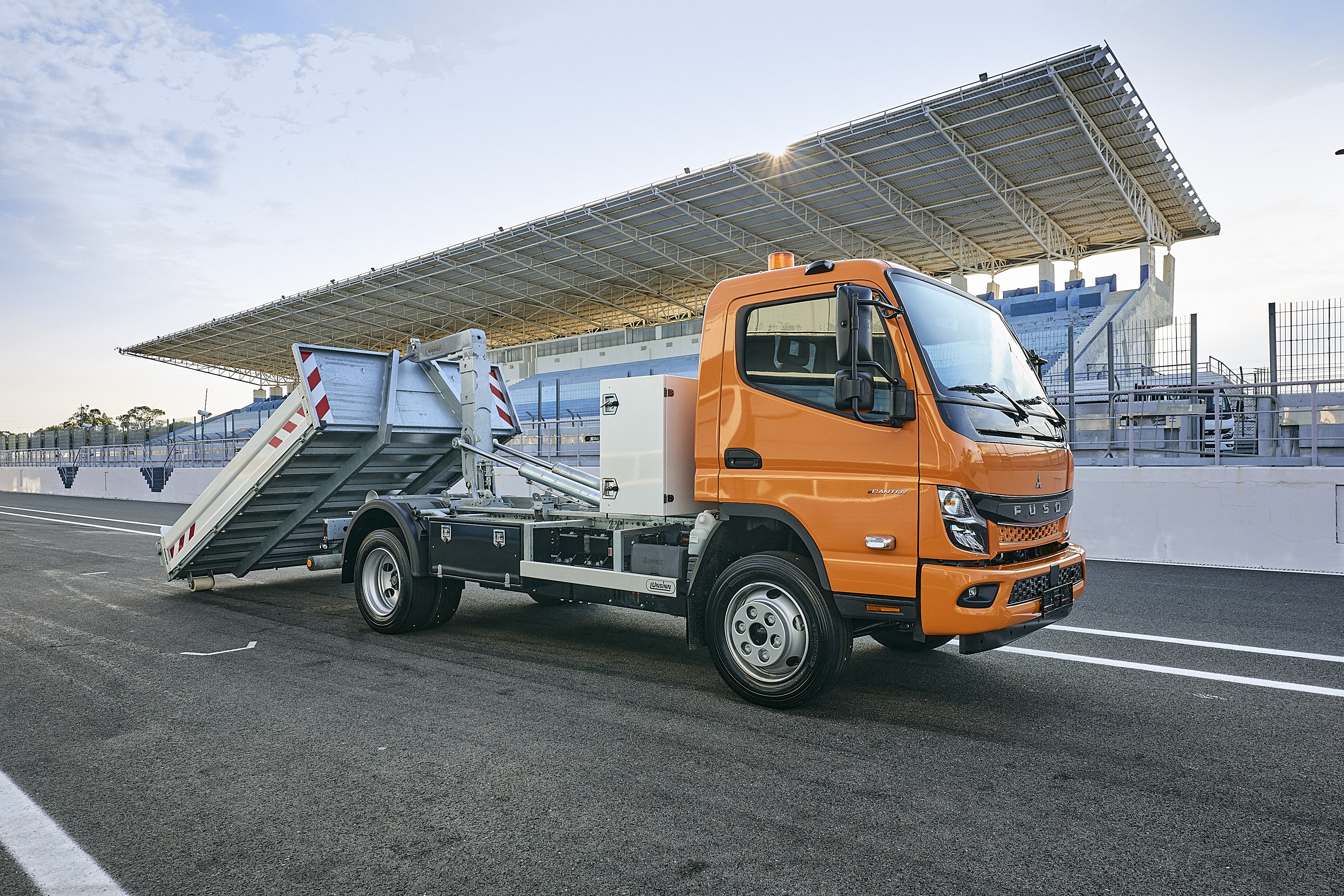 Carroçarias para Fuso Canter: Autocávado
