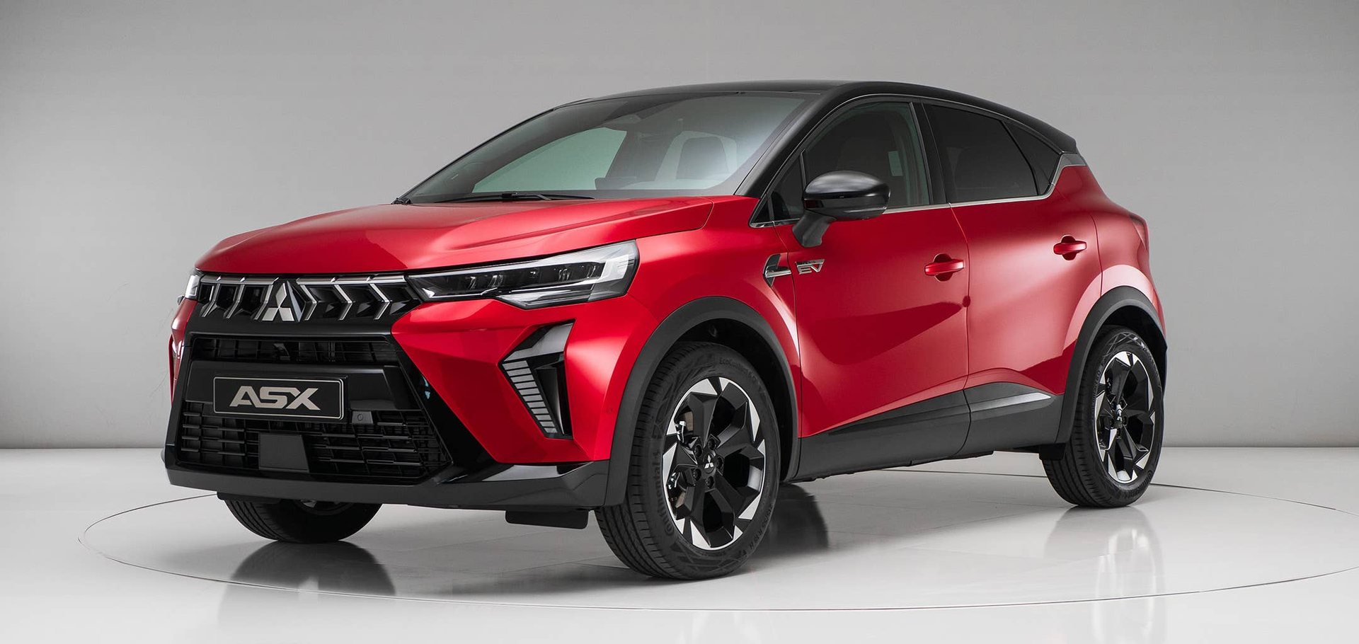 Mitsubishi ASX visto de três quartos dianteiros