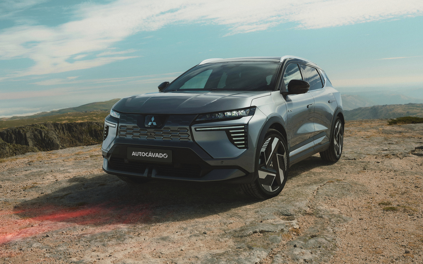 Chassis do Mitsubishi Eclipse Cross EV, com a bateria alojada entre os eixos