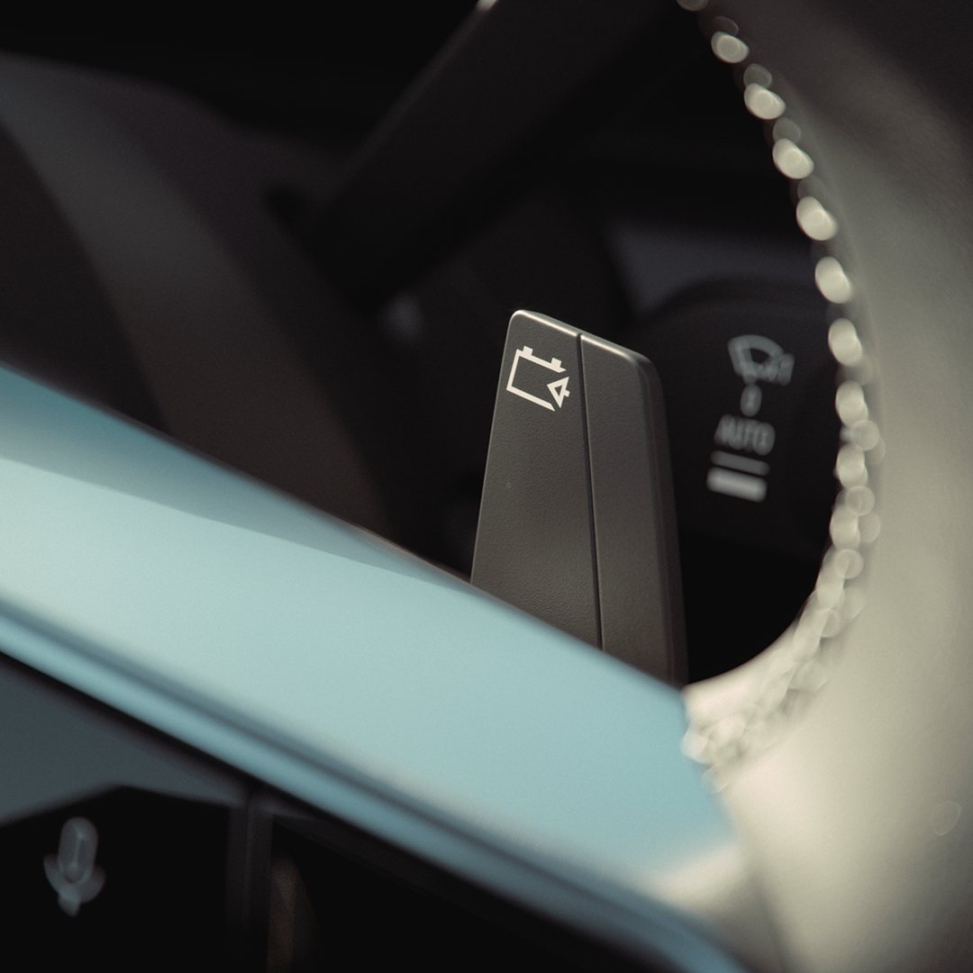 Patilha de travagem regenerativa atrás do volante do Mitsubishi Eclipse Cross EV