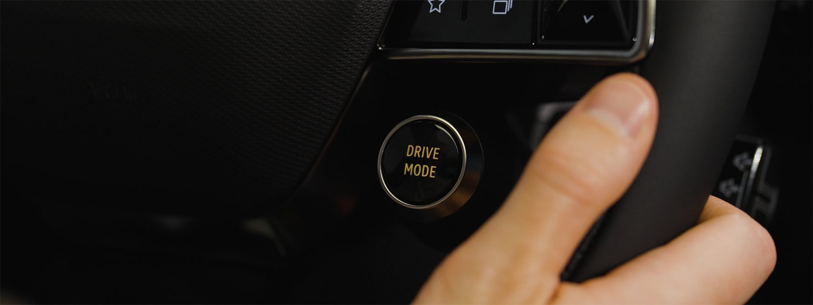 Botão de modos de condução na consola do Mitsubishi Eclipse Cross EV