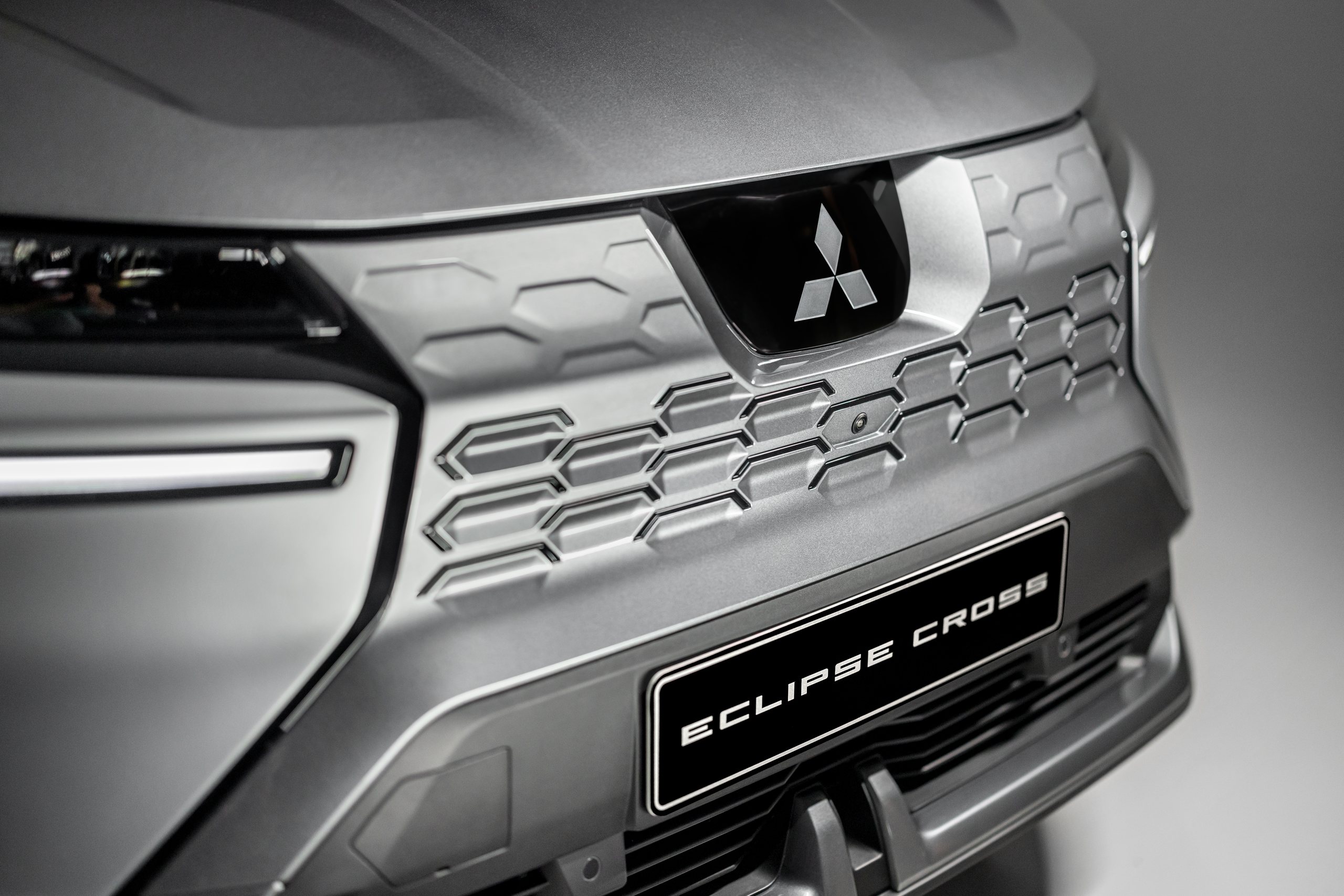 Dianteira do Mitsubishi Eclipse Cross EV