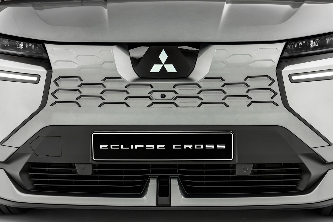 Painel dianteiro fechado do Mitsubishi Eclipse Cross EV
