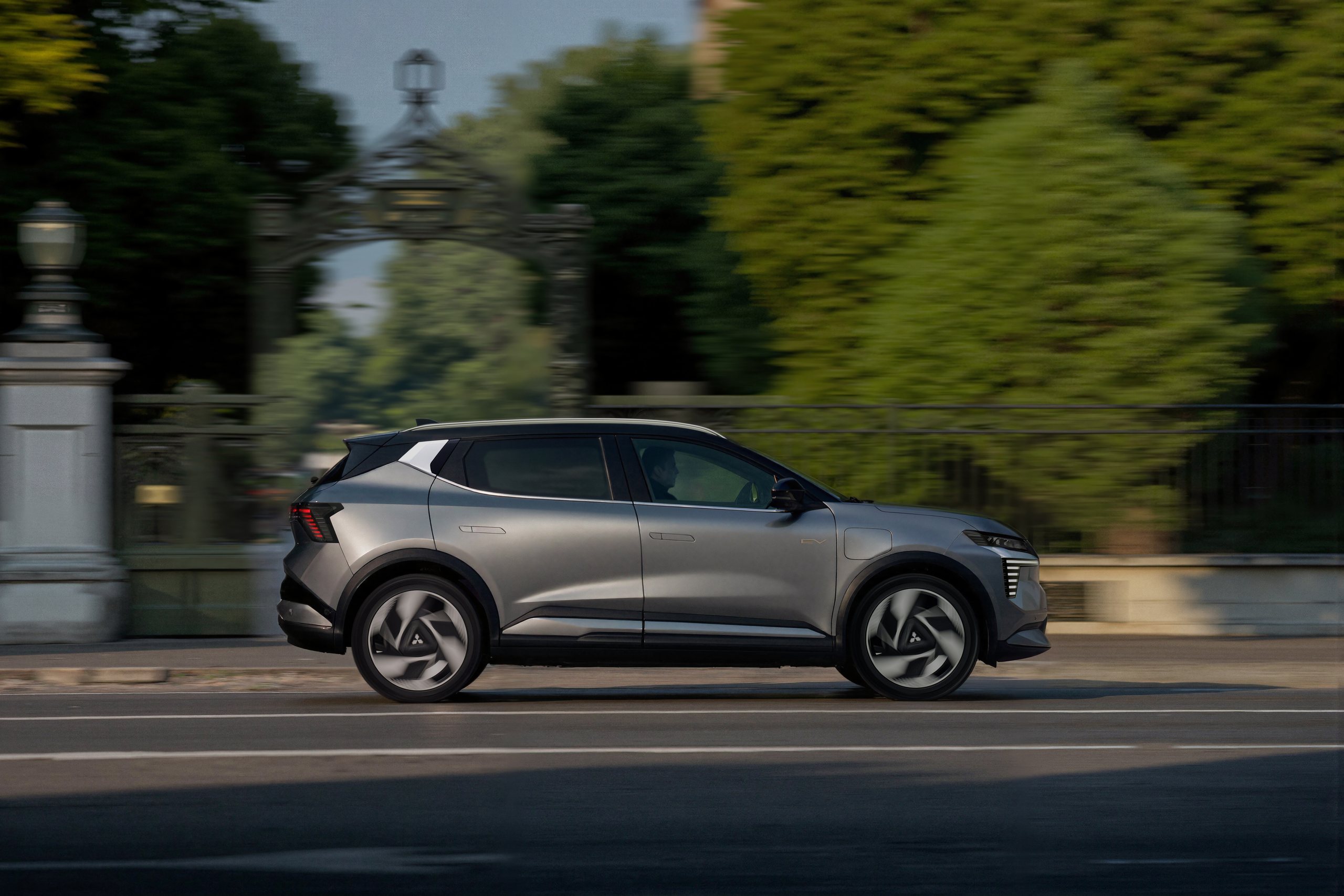 Perfil do Mitsubishi Eclipse Cross EV em andamento