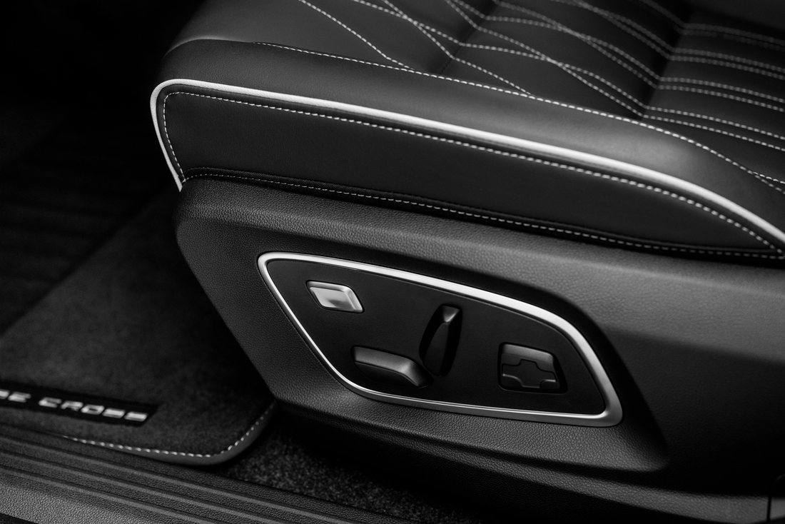 Comandos na porta do Mitsubishi Eclipse Cross EV