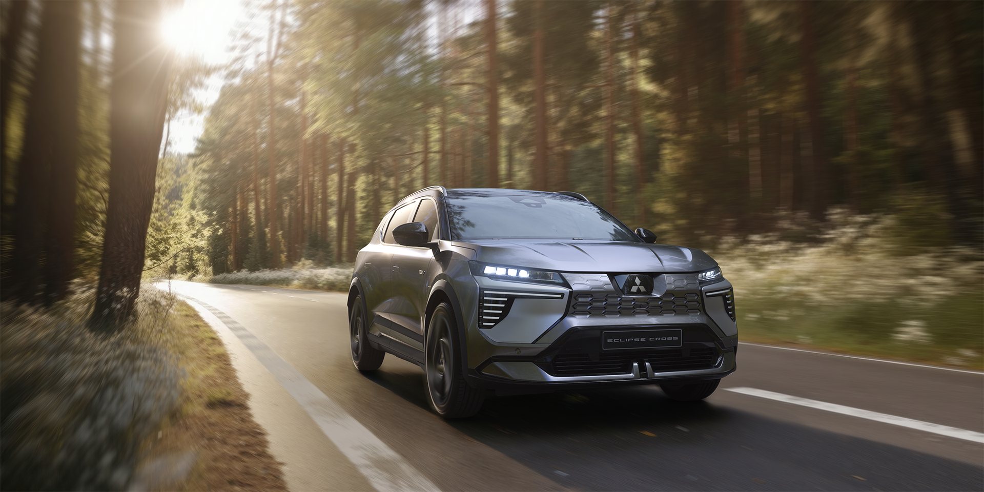 Máximos variáveis do Mitsubishi Eclipse Cross EV numa estrada nocturna