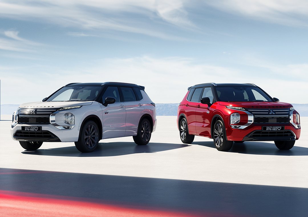 Mitsubishi Outlander PHEV visto de três quartos dianteiros