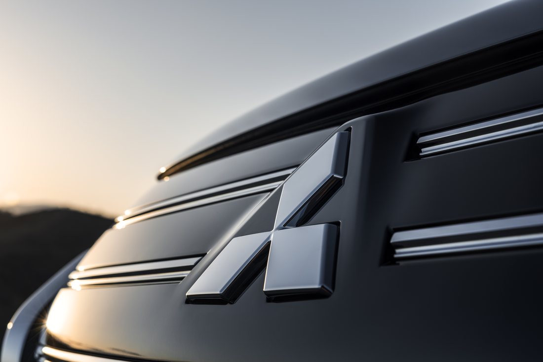 Luz de circulação diurna do Mitsubishi Outlander PHEV