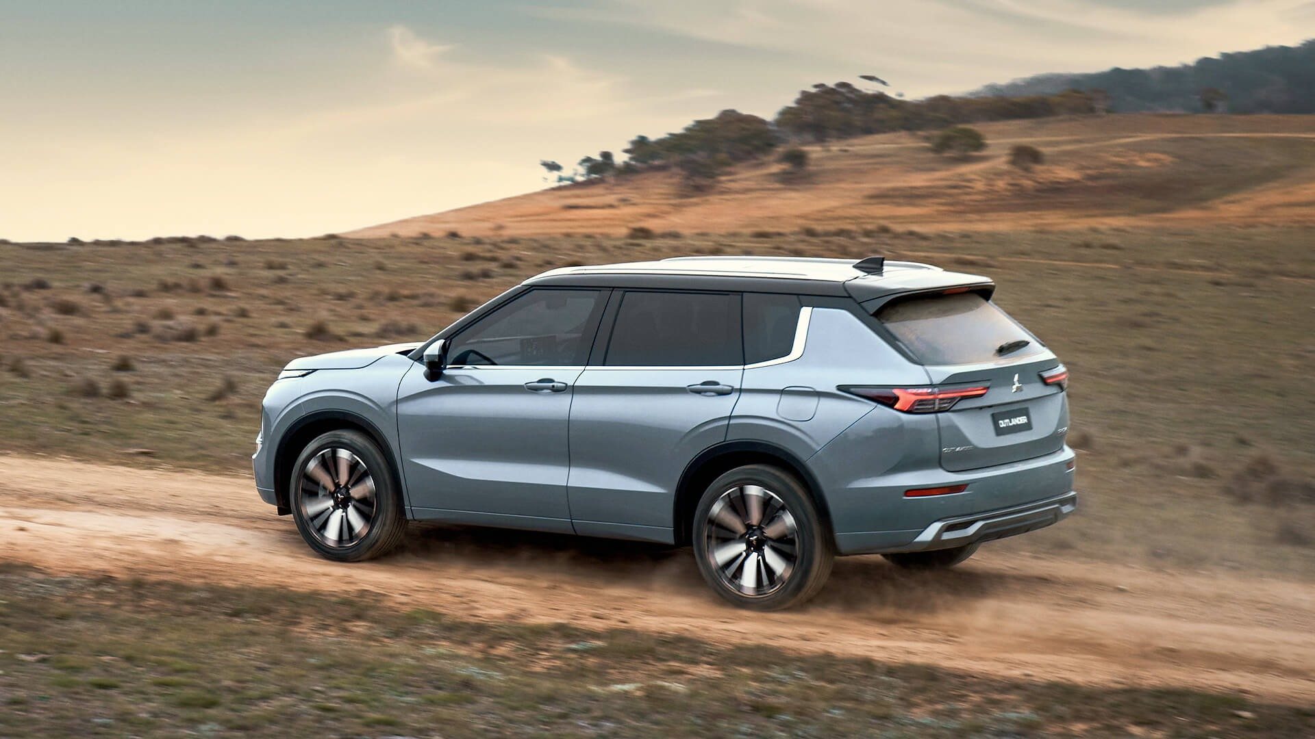 Perfil do Mitsubishi Outlander PHEV em andamento