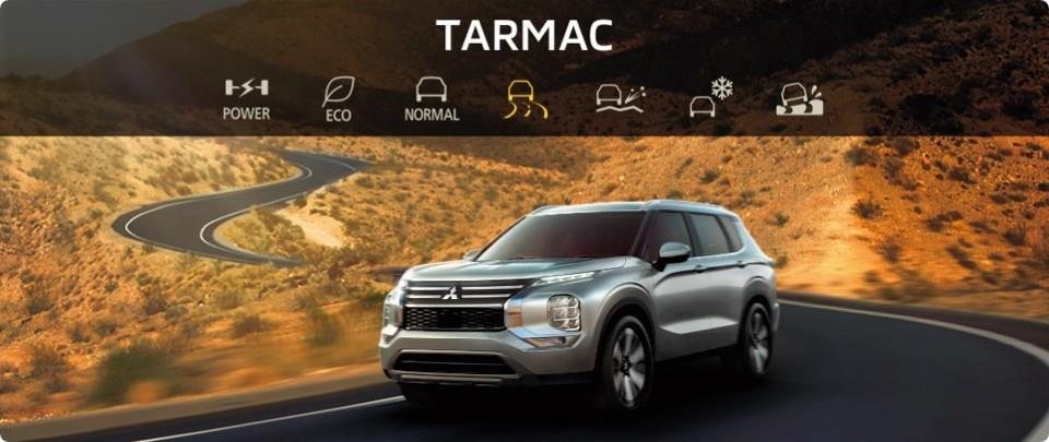 Mitsubishi Outlander PHEV no cenário do modo Tarmac