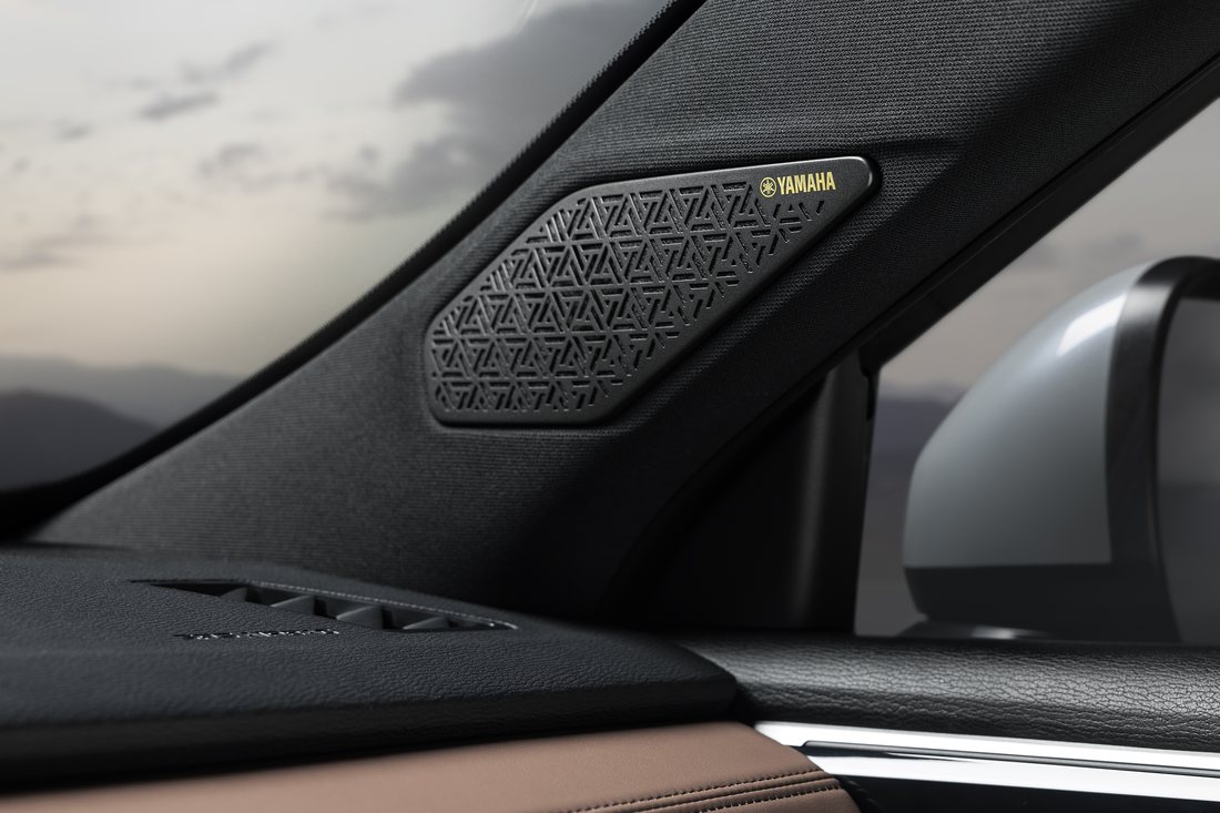 Coluna Dynamic Sound Yamaha no Mitsubishi Outlander PHEV