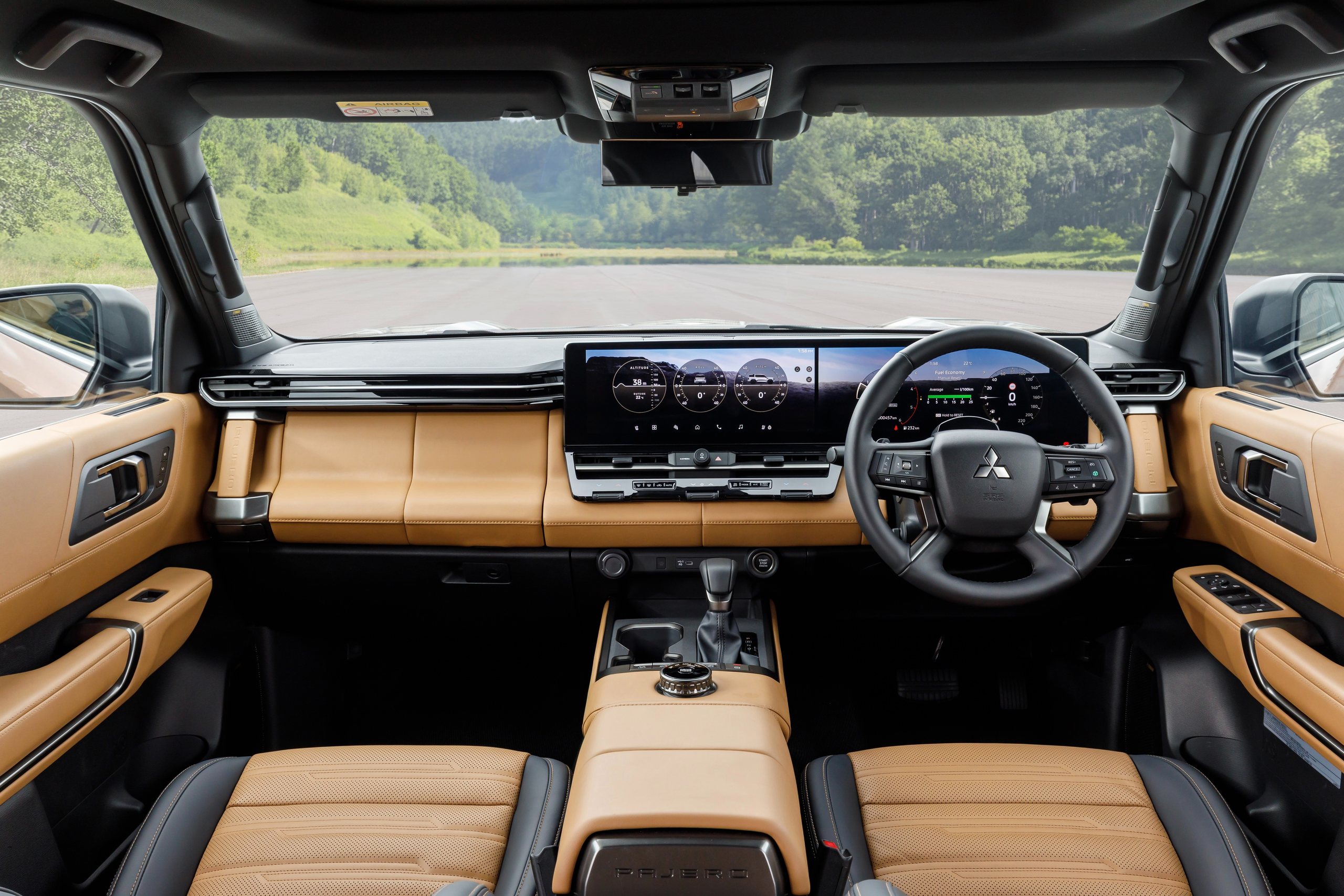 O tablier horizontal do novo Mitsubishi Pajero